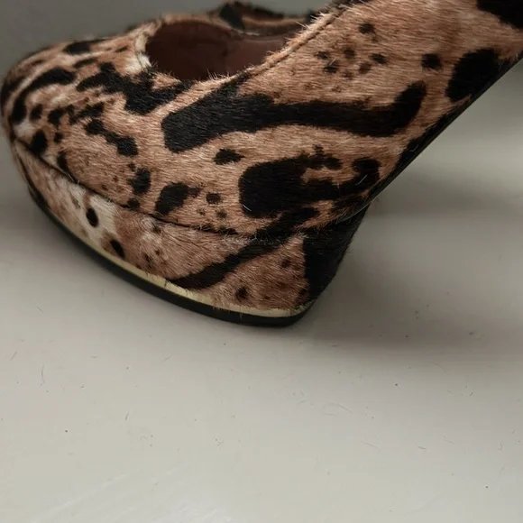 Sooo Cute Vince Camuto leopard print heels size 8 - Picture 6 of 8